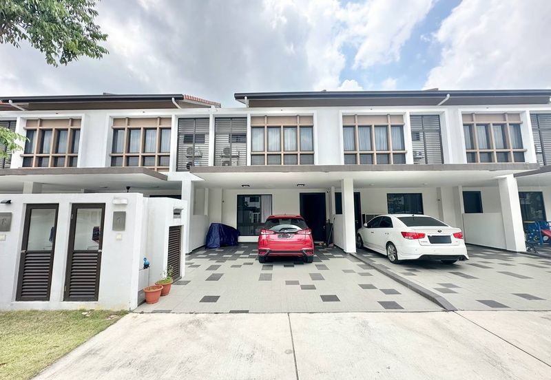 Setia Warisan Tropika (Belladonna)