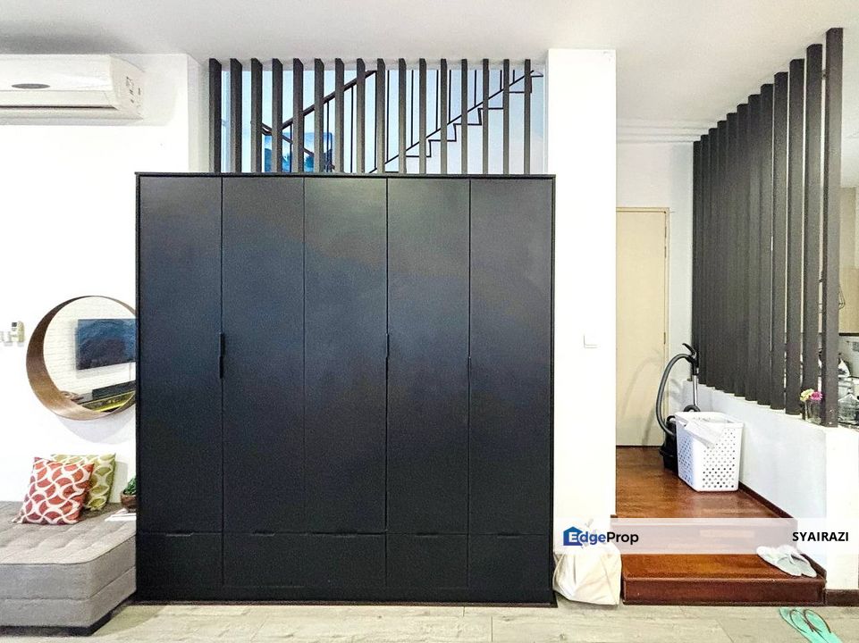 RENOVATED FULLY FURNISHED  3 Storey Link Bungalow @ Lakefront Villa, Cyberjaya, Selangor, Cyberjaya