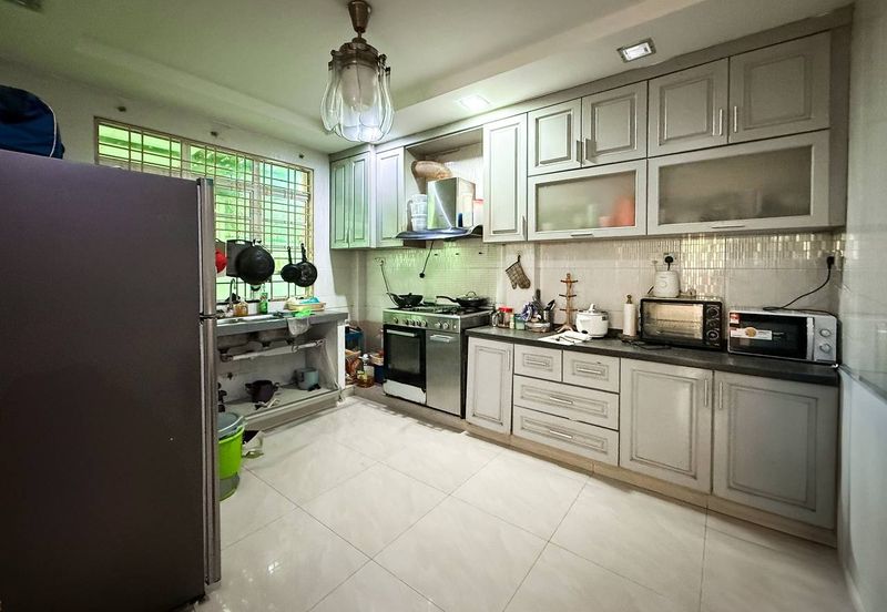 Taman Pinggiran Putra