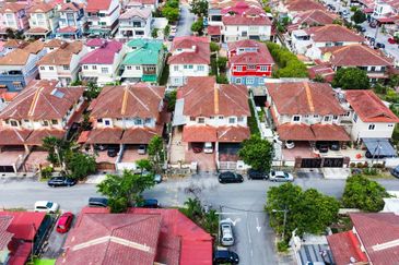 Taman Pinggiran Putra