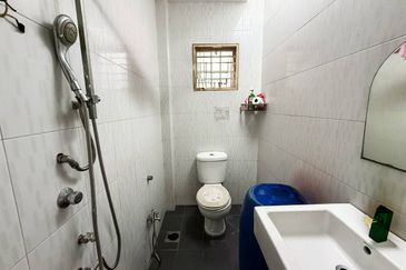 Taman Pinggiran Putra