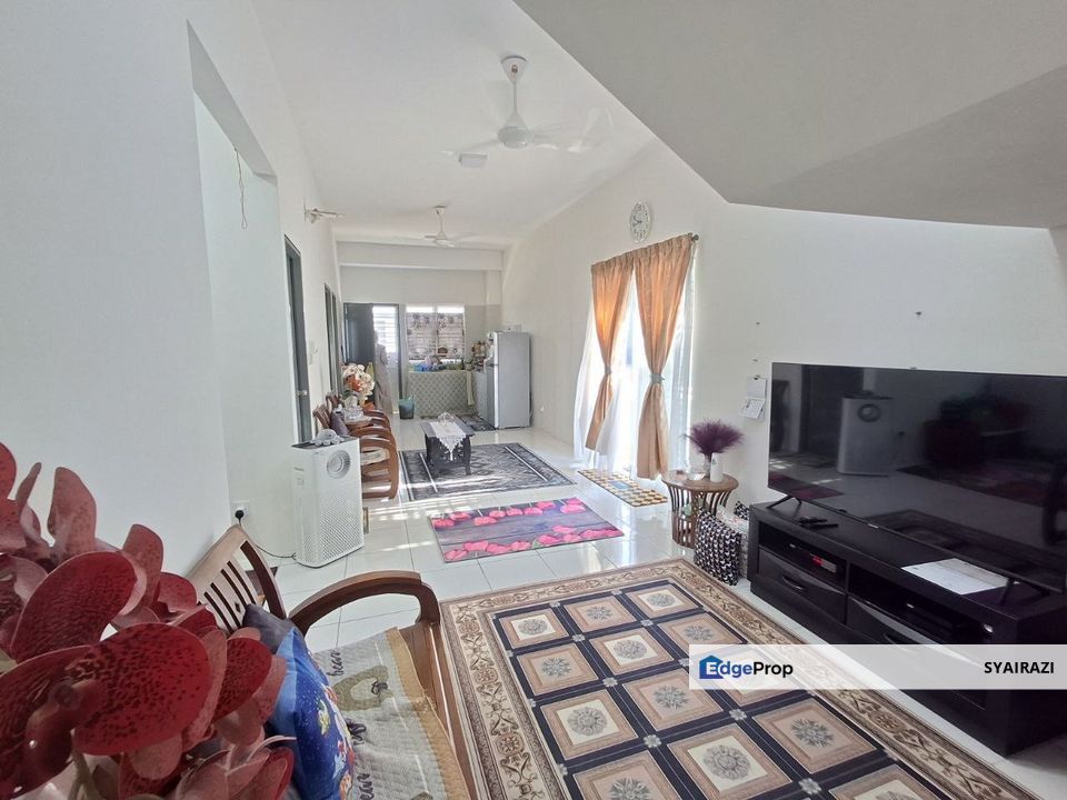 LOWER UNIT END LOT Kita Mekar Townhouse, Cybersouth, Dengkil, Selangor, Dengkil