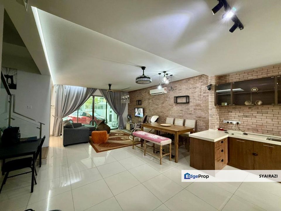 RENOVATED 3 Storey Terrace Lake Point Residence, Cyberjaya, Selangor, Cyberjaya