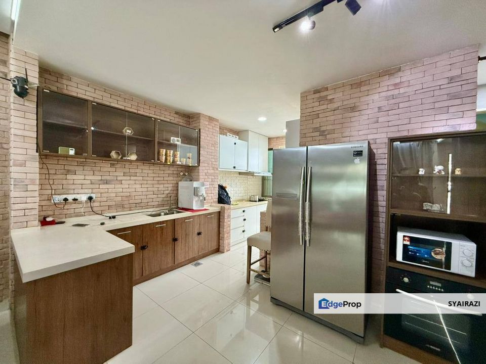 RENOVATED 3 Storey Terrace Lake Point Residence, Cyberjaya, Selangor, Cyberjaya