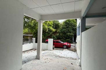 Taman Seroja, Bandar Baru Salak Tinggi