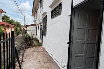 Taman Seroja, Bandar Baru Salak Tinggi