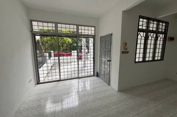 Taman Seroja, Bandar Baru Salak Tinggi