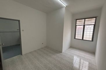 Taman Seroja, Bandar Baru Salak Tinggi