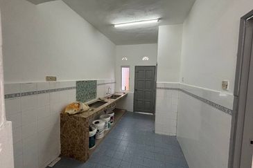 Taman Seroja, Bandar Baru Salak Tinggi