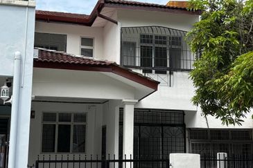 Taman Seroja, Bandar Baru Salak Tinggi