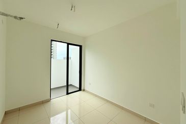 East 57 (Residensi Laman Timur)