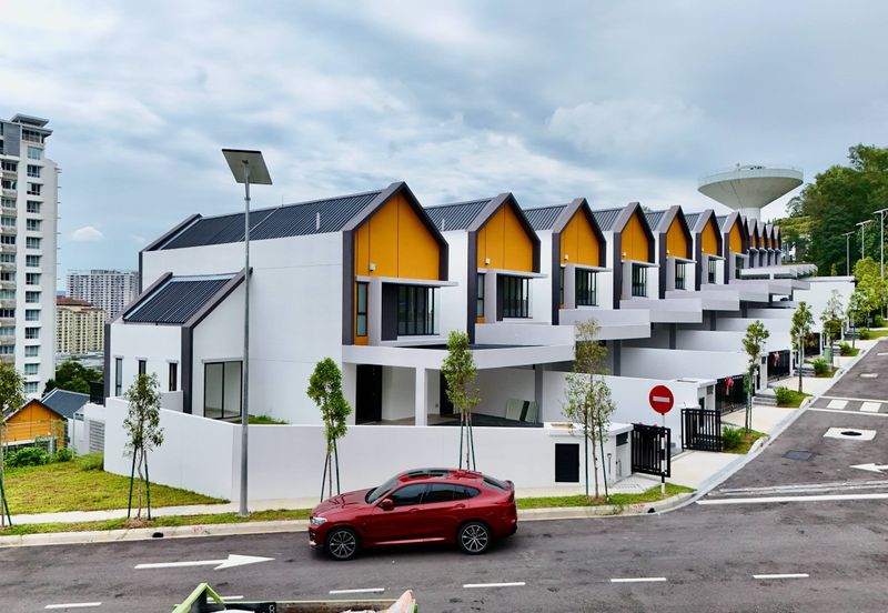 East 57 (Residensi Laman Timur)