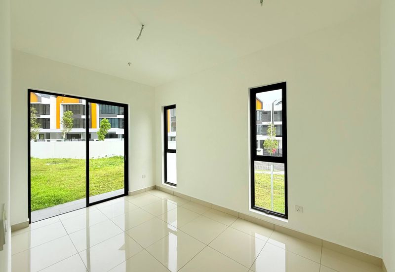 East 57 (Residensi Laman Timur)