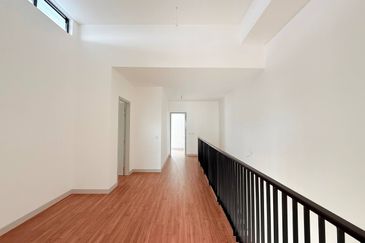 East 57 (Residensi Laman Timur)