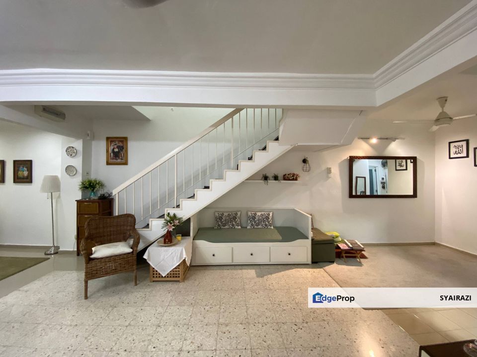 END LOT FULLY FURNISHED Double Storey Terrace Taman Putra Perdana, Puchong , Selangor, Puchong