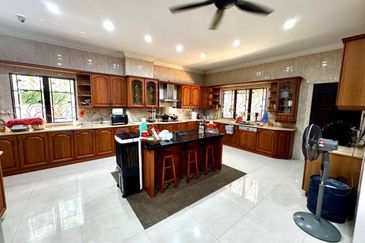 Putra Hill Residency