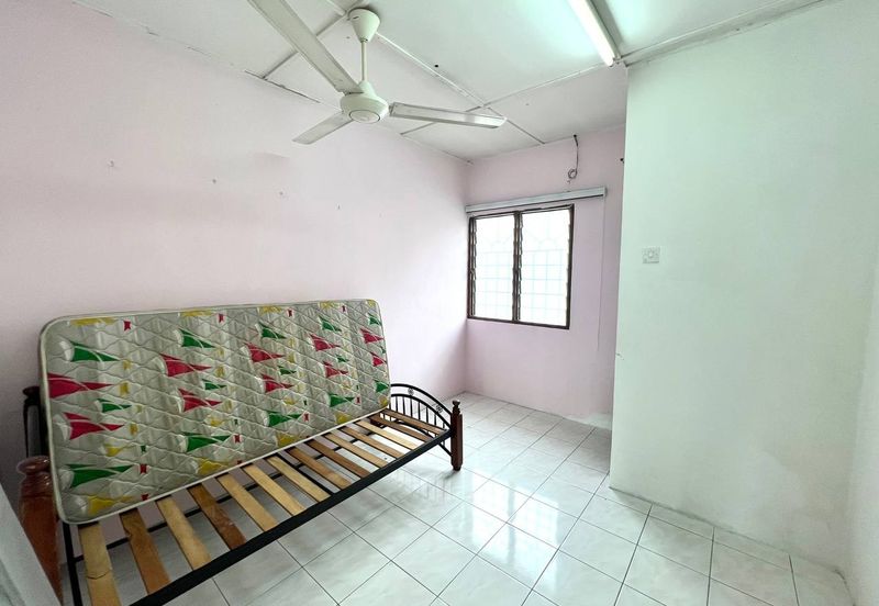 Taman Pinggiran Putra