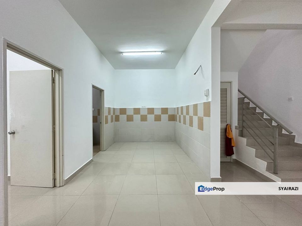 FACING OPEN Double Storey Terrace Seksyen 3 Bandar Teknologi Kajang, Selangor, Semenyih