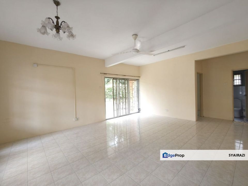 Double Storey Semi-D Seksyen 6, Bandar Bukit Mahkota, Bangi, Selangor, Bangi