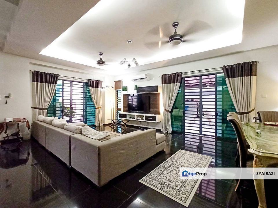 3 Storey Semi-D Taman Saujana Suria, Kajang, Selangor, Kajang