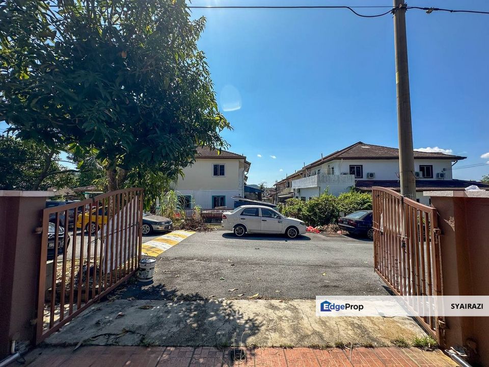 Double Storey Terrace Taman Pinggiran Saujana, Kajang, Selangor, Kajang