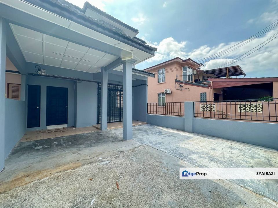END LOT Double Storey Terrace Taman Dahlia, Bandar Baru Salak Tinggi, Sepang, Selangor, Sepang