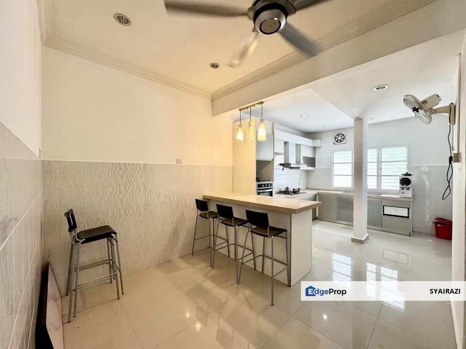 Double Storey Superlink Laman 2, Bandar Seri Putra, Bangi, Selangor, Bangi