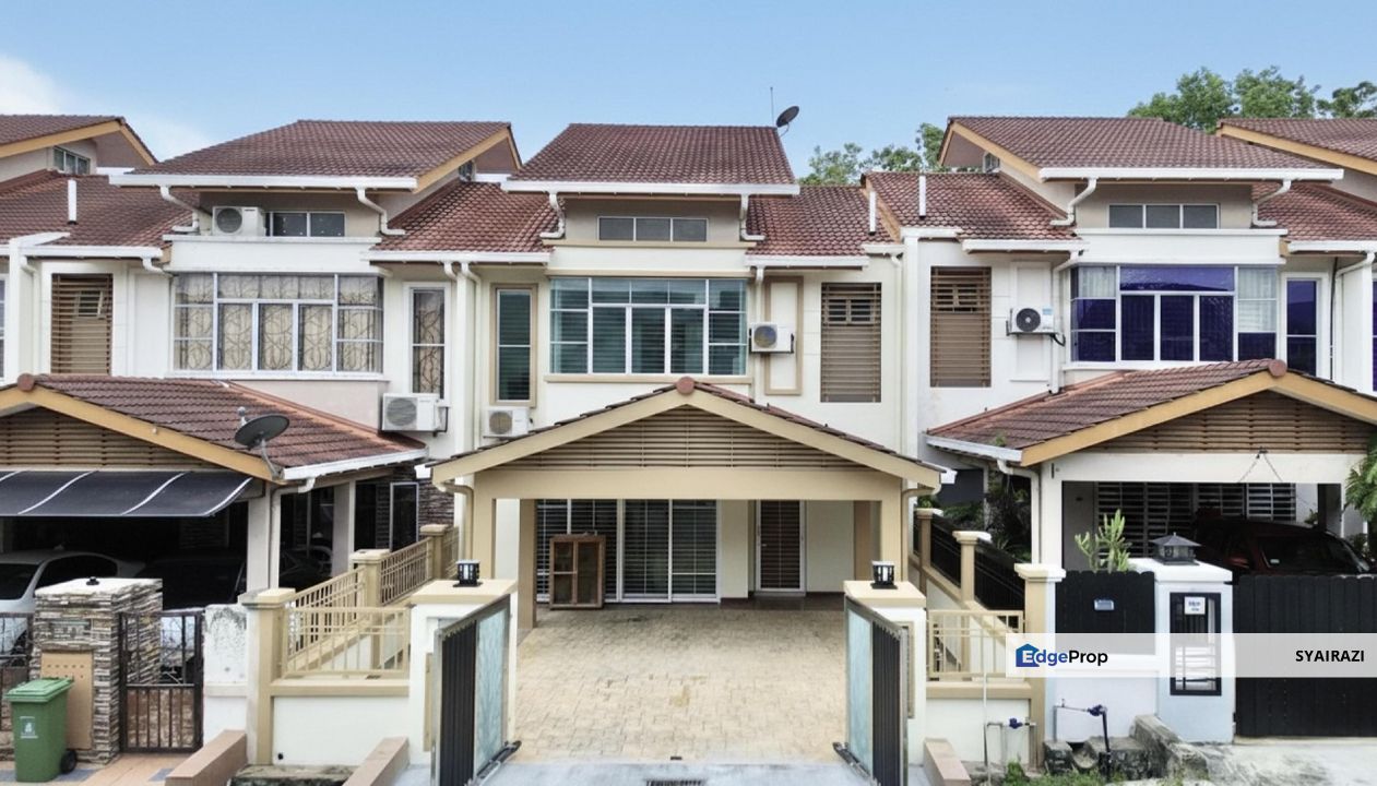 Double Storey Superlink Laman 2, Bandar Seri Putra, Bangi, Selangor, Bangi