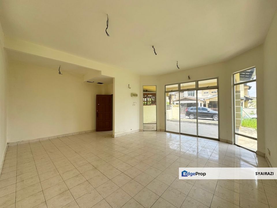 Double Storey Semi-D Taman Dahlia, Bandar Baru Salak Tinggi, Sepang, Selangor, Sepang