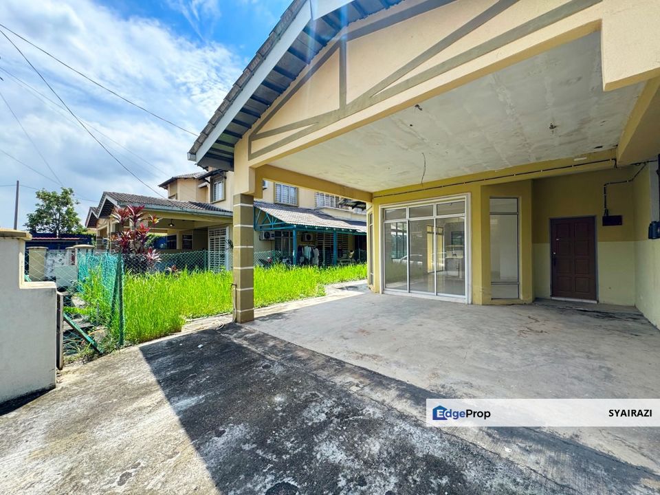 Double Storey Semi-D Taman Dahlia, Bandar Baru Salak Tinggi, Sepang, Selangor, Sepang