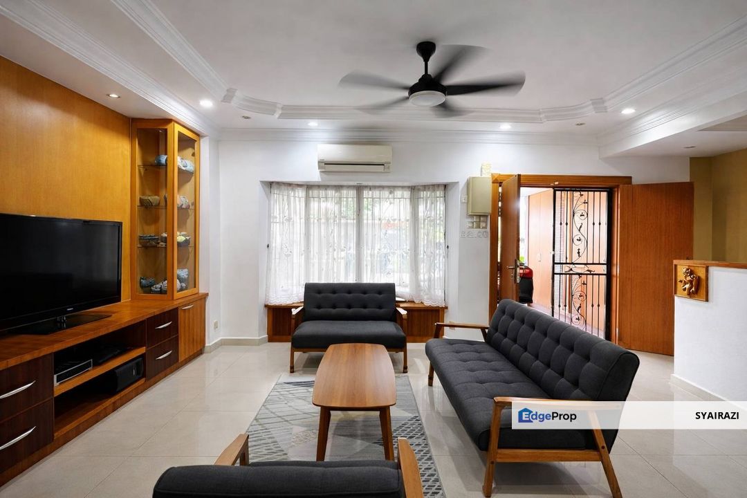 Double Storey Semi Detached House Villa Rimbawan, Pinggiran Putra, Seri Kembangan , Selangor, Puchong South