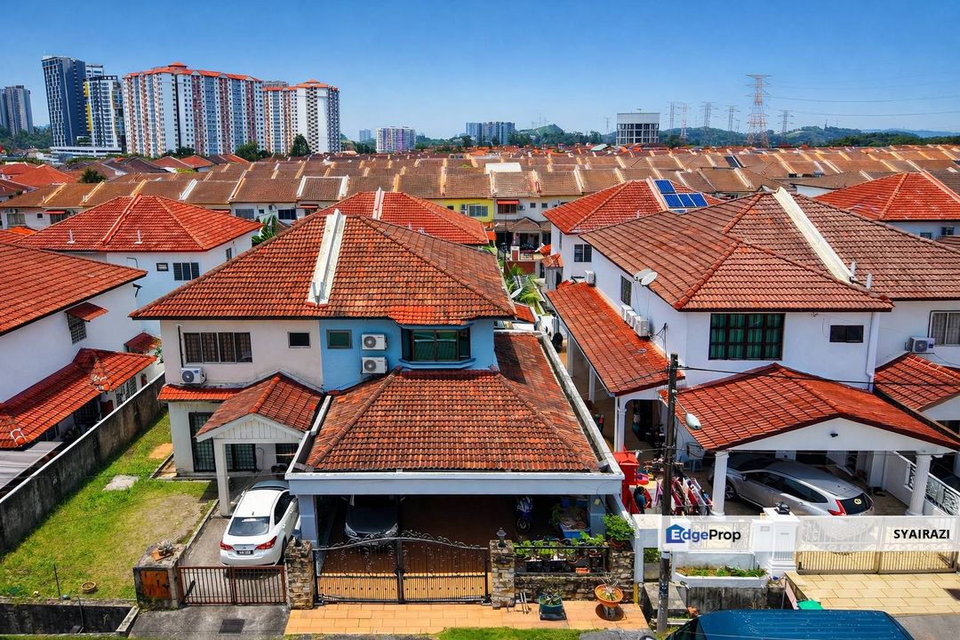 Double Storey Semi Detached House Villa Rimbawan, Pinggiran Putra, Seri Kembangan , Selangor, Puchong South