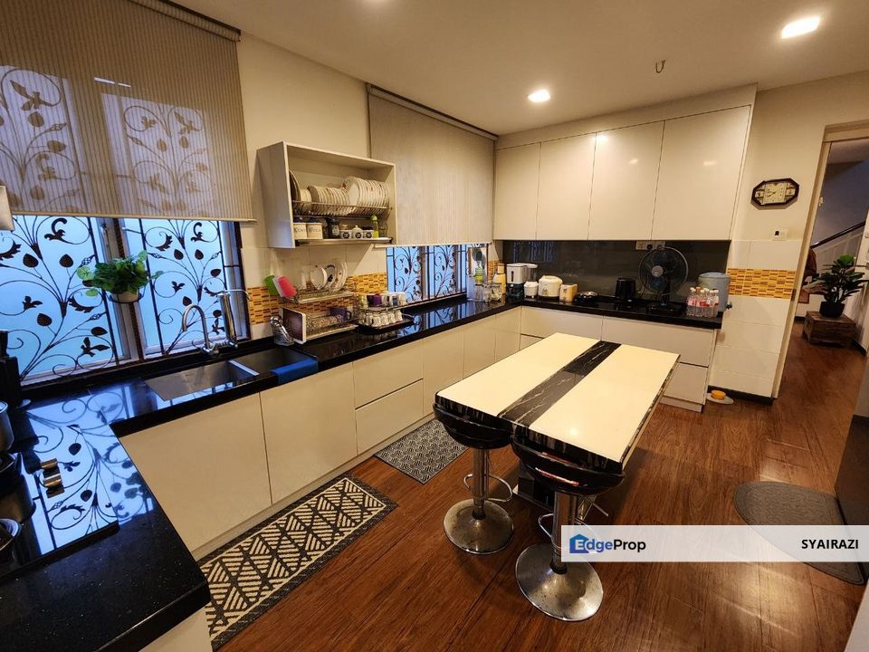 RENOVATED 2 Storey Semi-D Anjung Suasana Bandar Seri Putra, Bangi, Selangor, Bangi