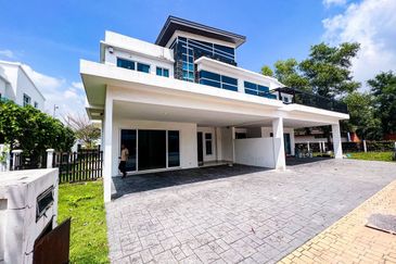 MYDiva, Perdana Lakeview East