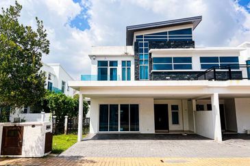 MYDiva, Perdana Lakeview East