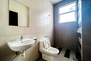 MYDiva, Perdana Lakeview East