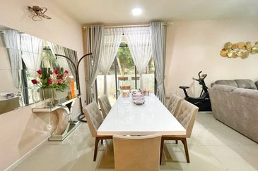 Summerglades, Perdana Lakeview West