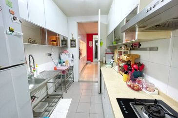 Summerglades, Perdana Lakeview West