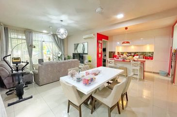 Summerglades, Perdana Lakeview West