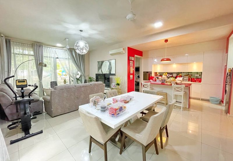 Summerglades, Perdana Lakeview West