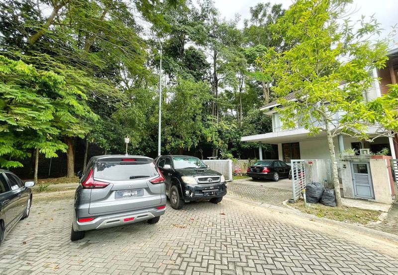 Summerglades, Perdana Lakeview West