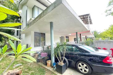 Summerglades, Perdana Lakeview West