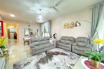 Summerglades, Perdana Lakeview West