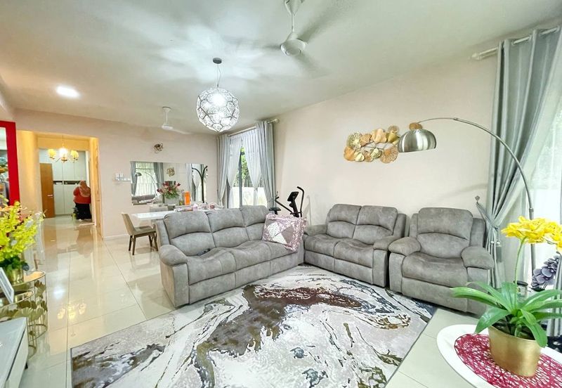 Summerglades, Perdana Lakeview West