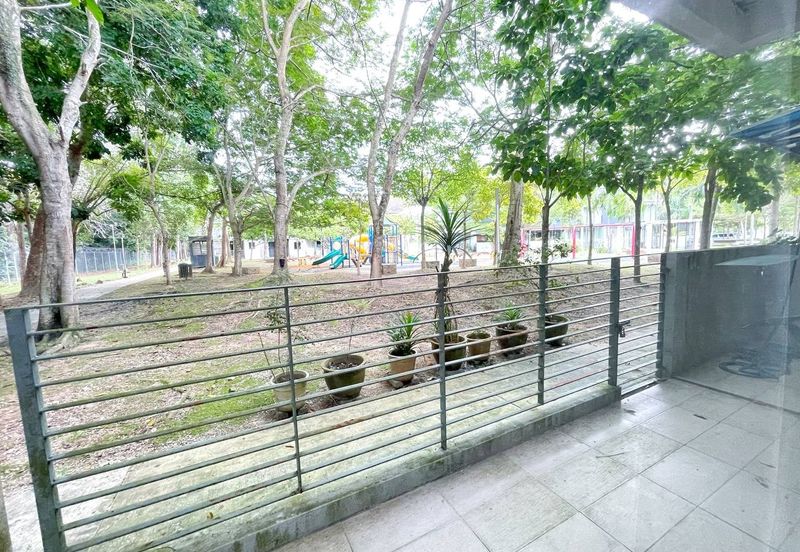 Summerglades, Perdana Lakeview West