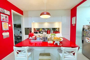 Summerglades, Perdana Lakeview West