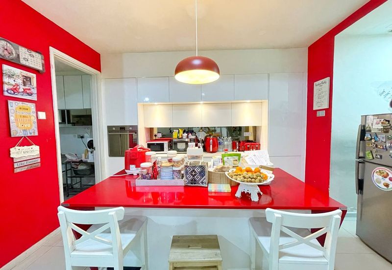 Summerglades, Perdana Lakeview West