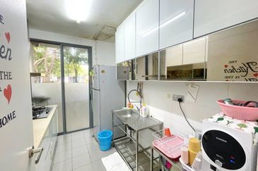 Summerglades, Perdana Lakeview West