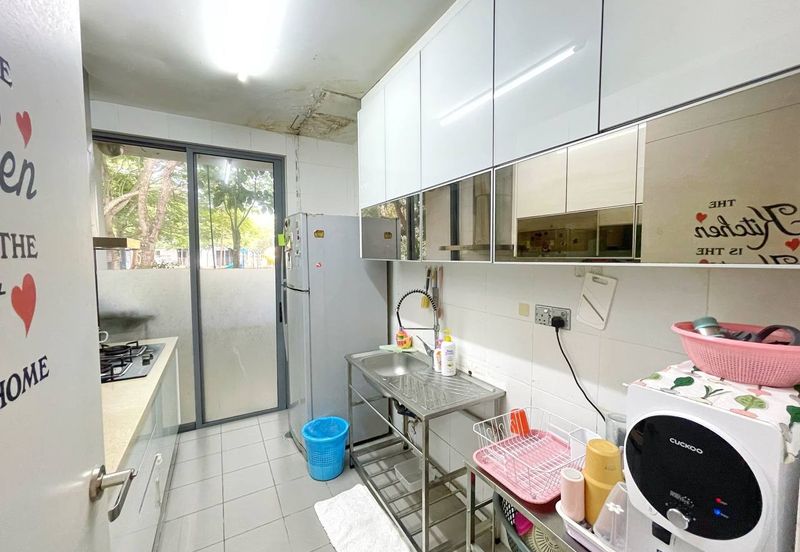 Summerglades, Perdana Lakeview West