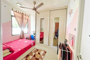 Summerglades, Perdana Lakeview West